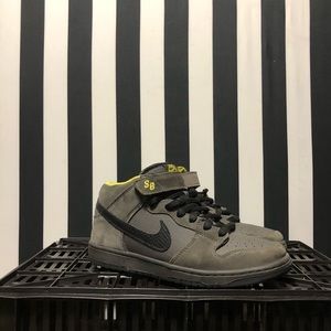 Nike SB Dunk Mid Batman Mens Shoes